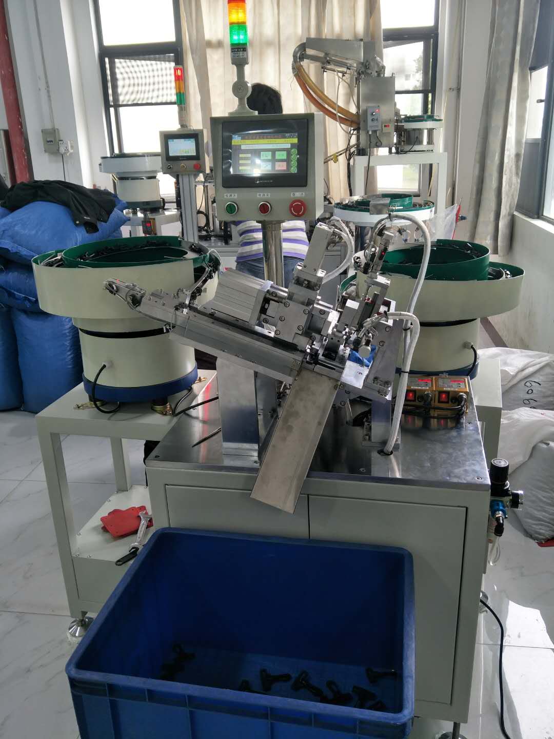 勾扣組裝機(jī)